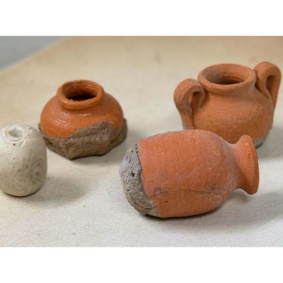 Mini Terracotta Clay Pots + a bead Pottery. - Picture 1 of 6
